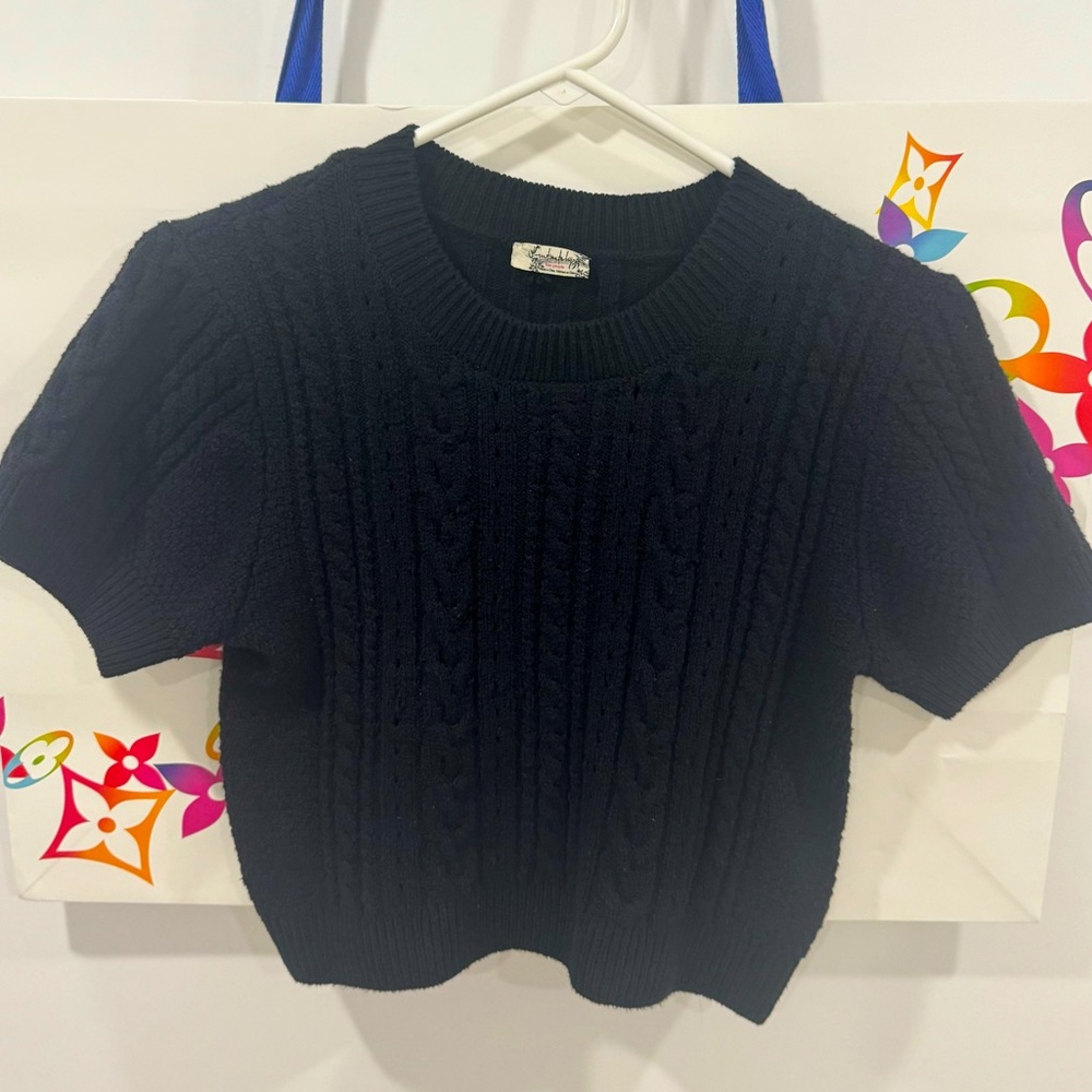 Free People cropped knitted crew-neck sweater in gentle, pre-loved condition.
